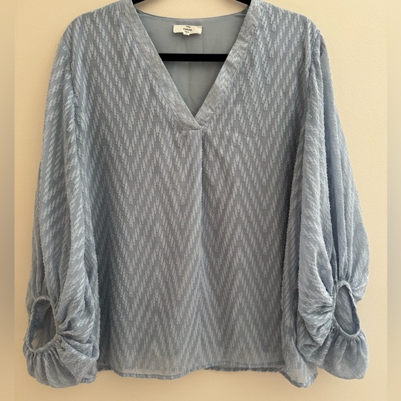 Entro Women’s Chevron Textured Blouse Size Large Blue V Neck Boutique - Picture 1 of 6